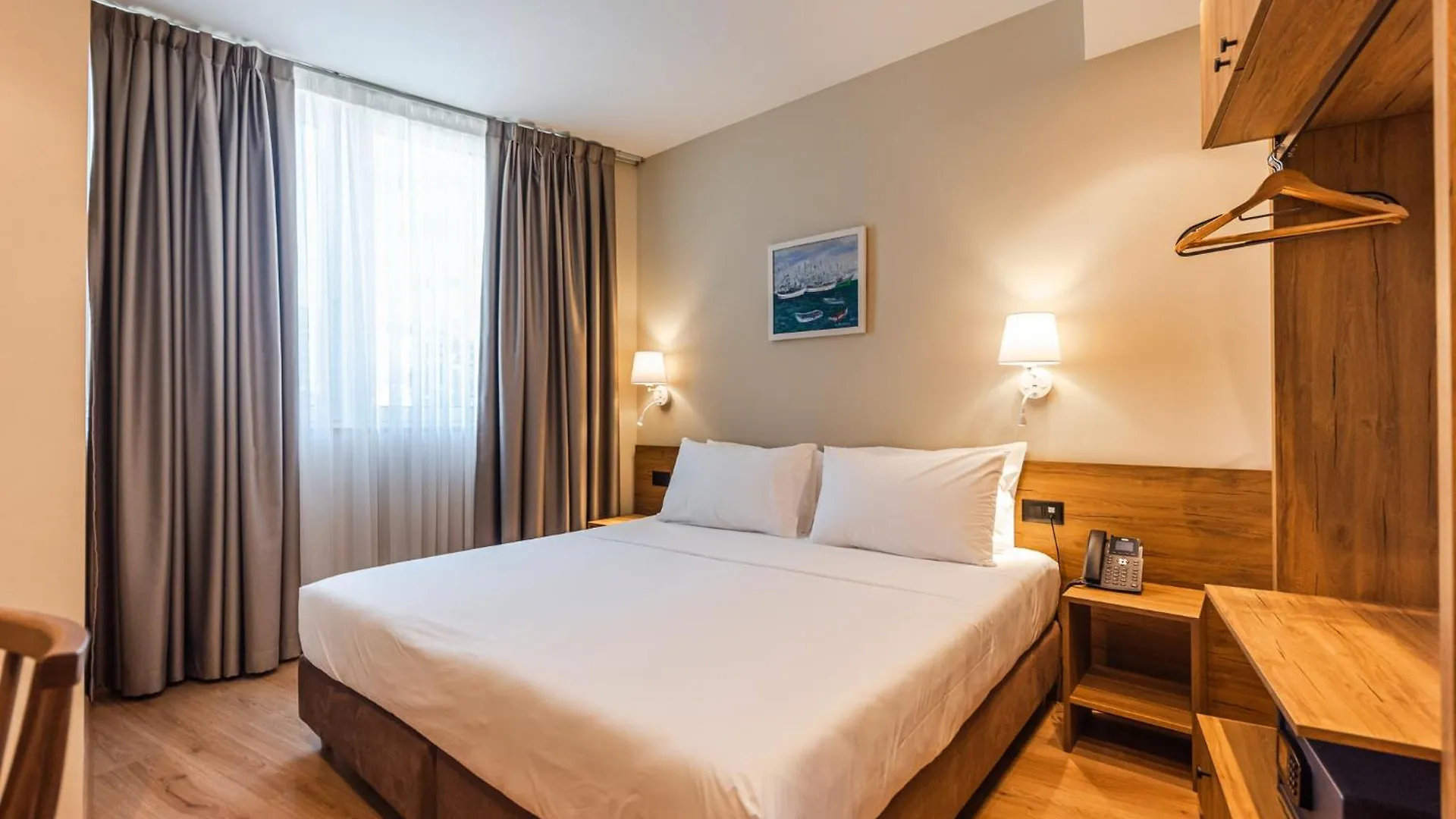 Aragosta Hotel & Restaurant Durres