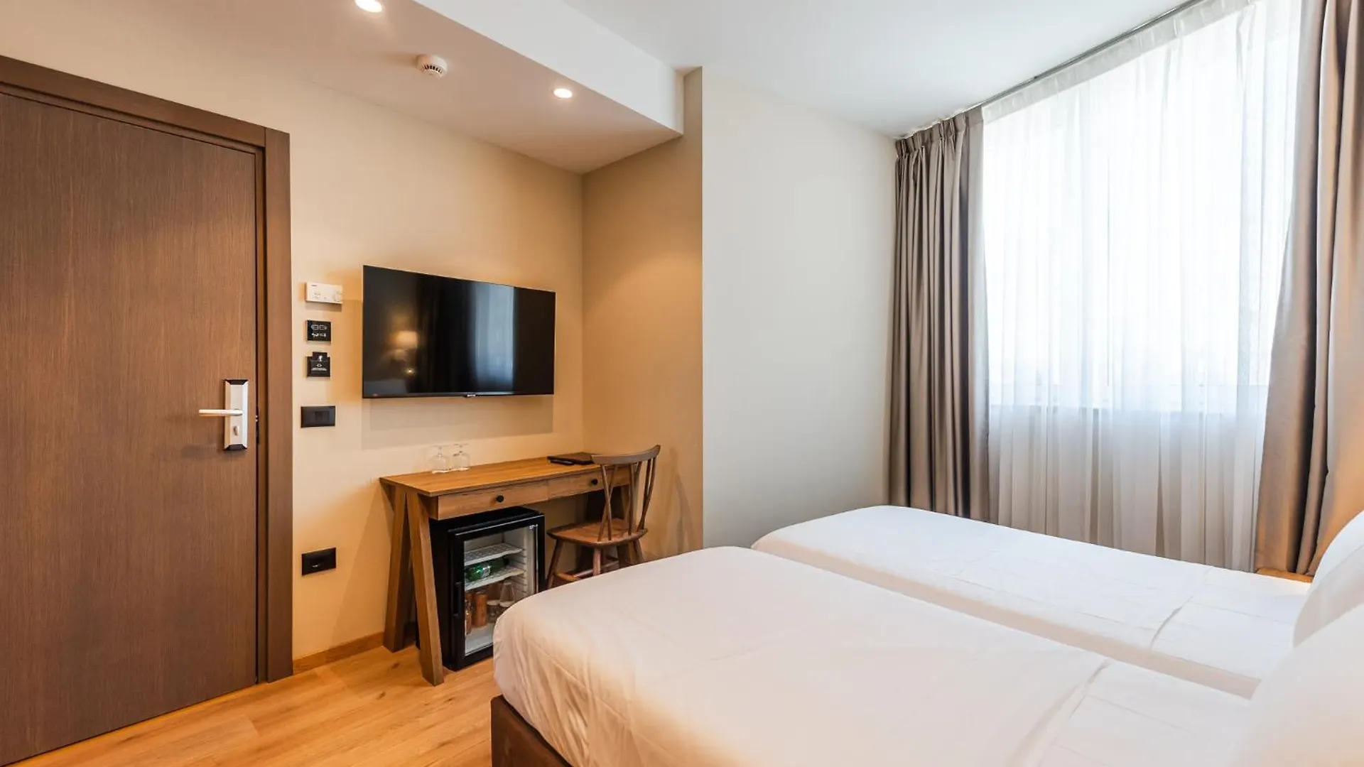 Aragosta Hotel Durrës