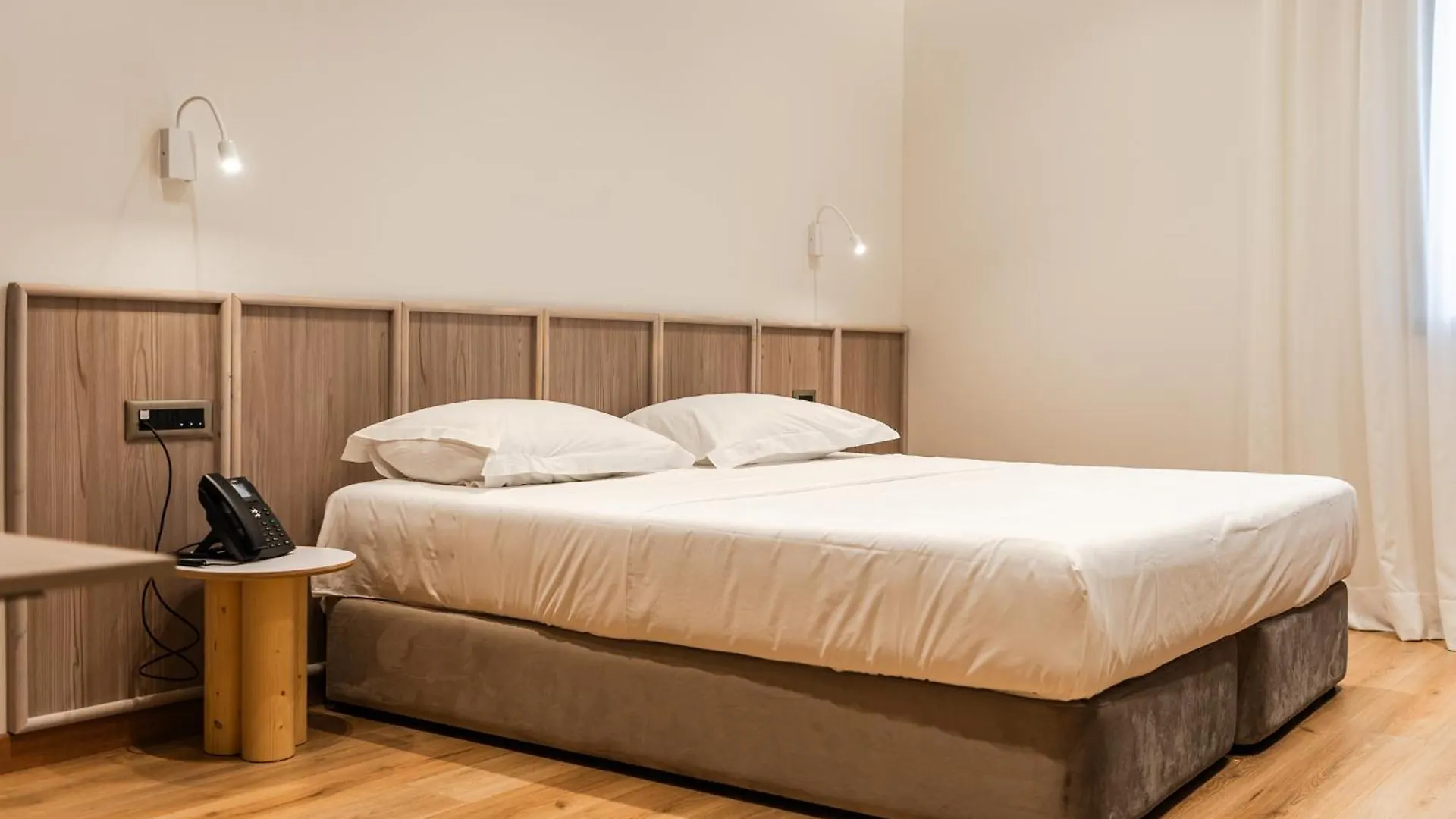 Aragosta Hotel Durrës