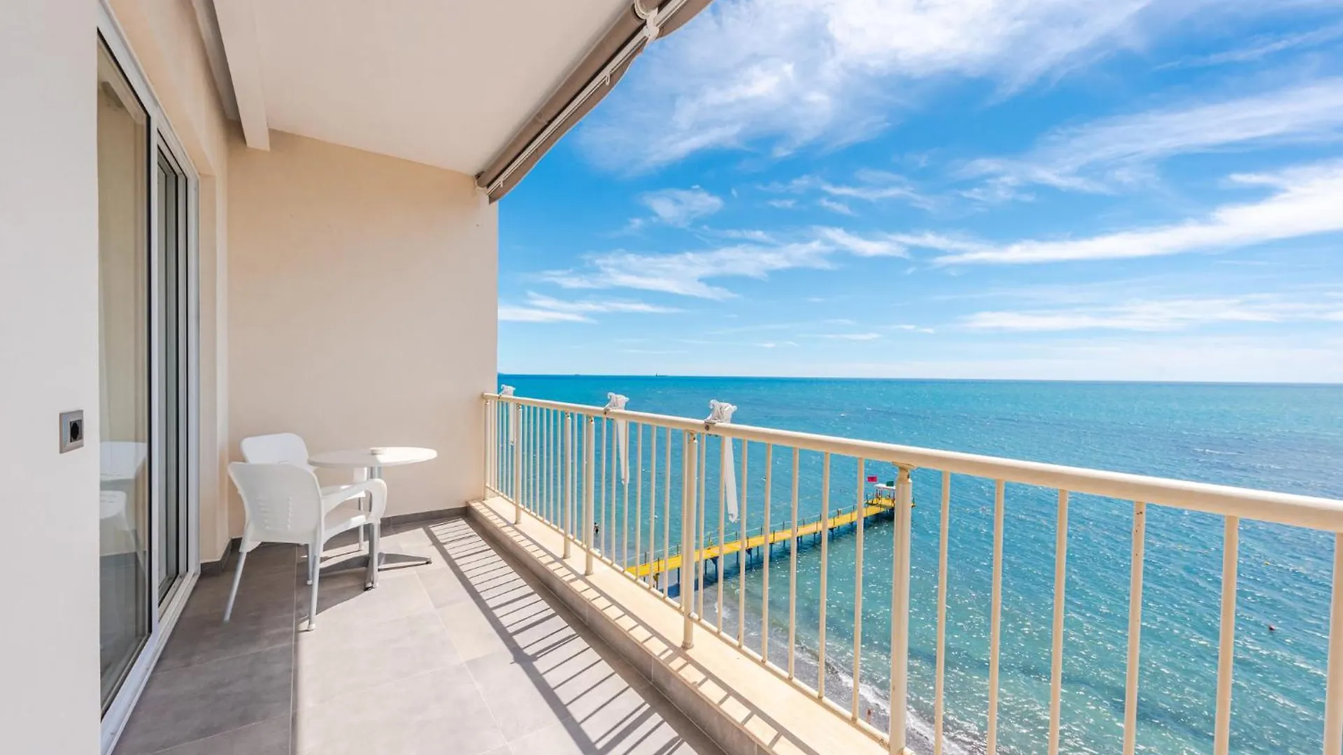****  Aragosta Hotel Durrës Albánia