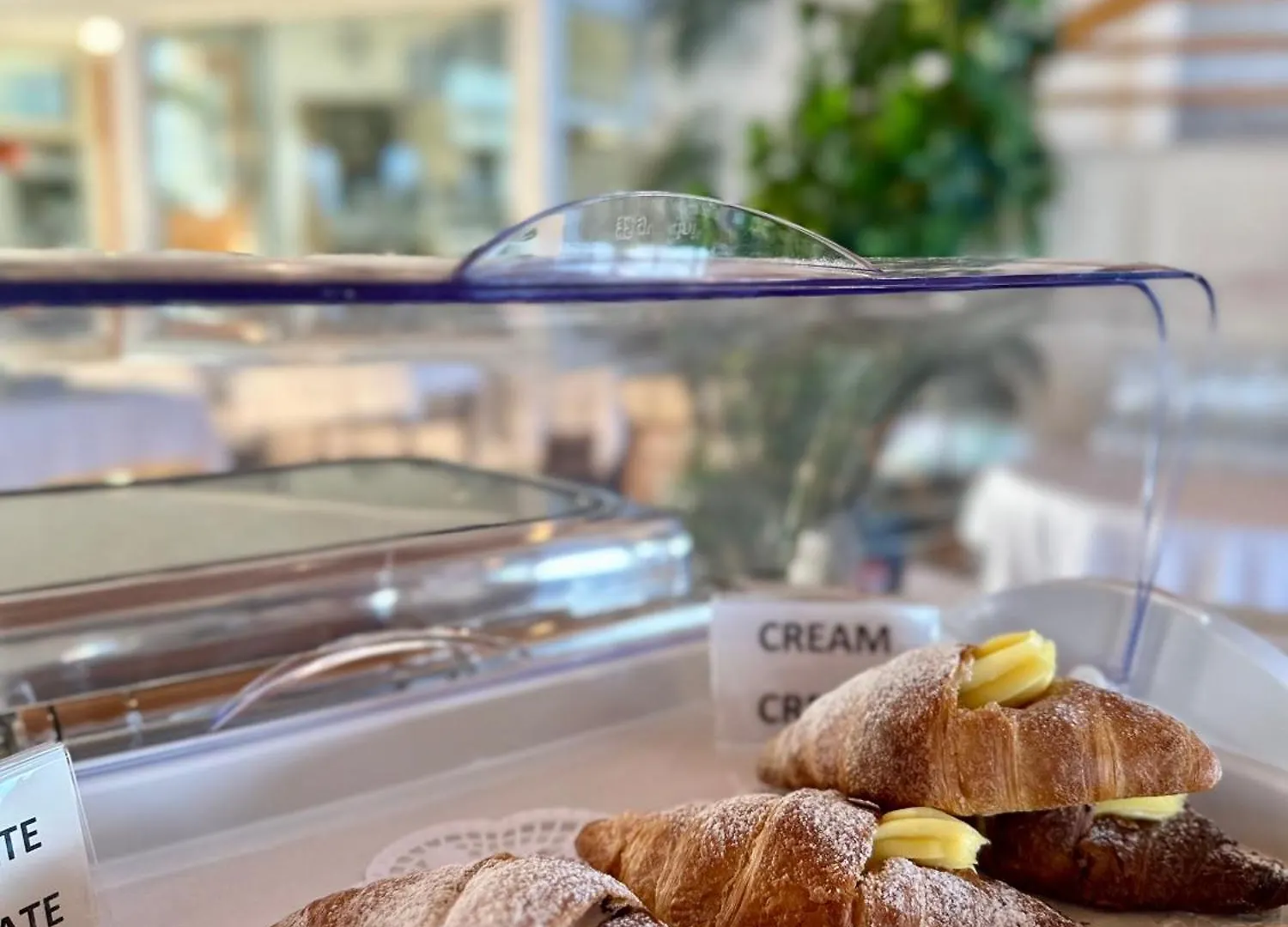 Aragosta Hotel & Restaurant Durrës